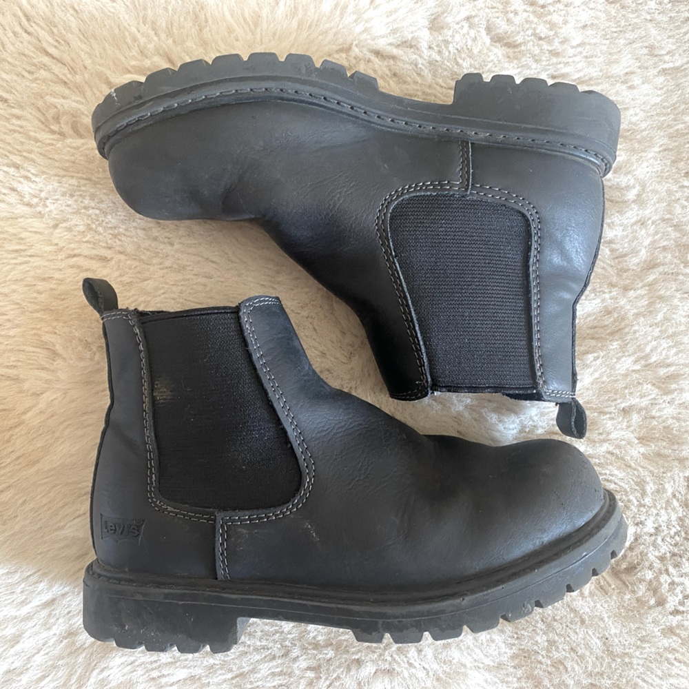 Boy’s Levi boots